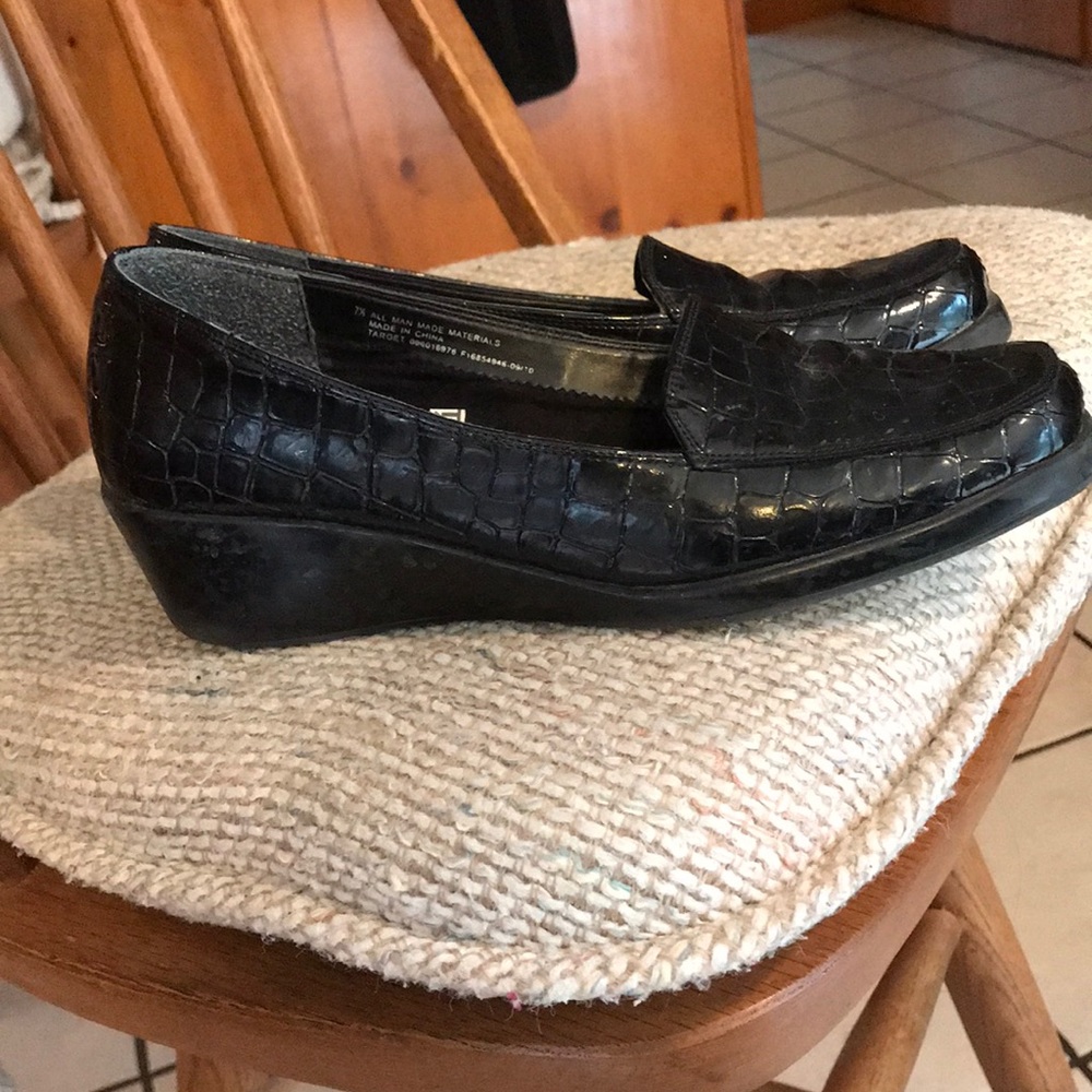 Shoes - Picture 3 of 4